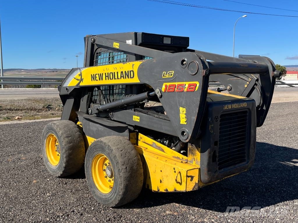 New Holland LS 185 B لوادر انزلاقية التوجيه