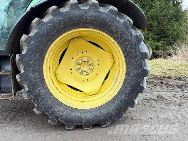 John Deere 6320 Premium Traktori Traktory