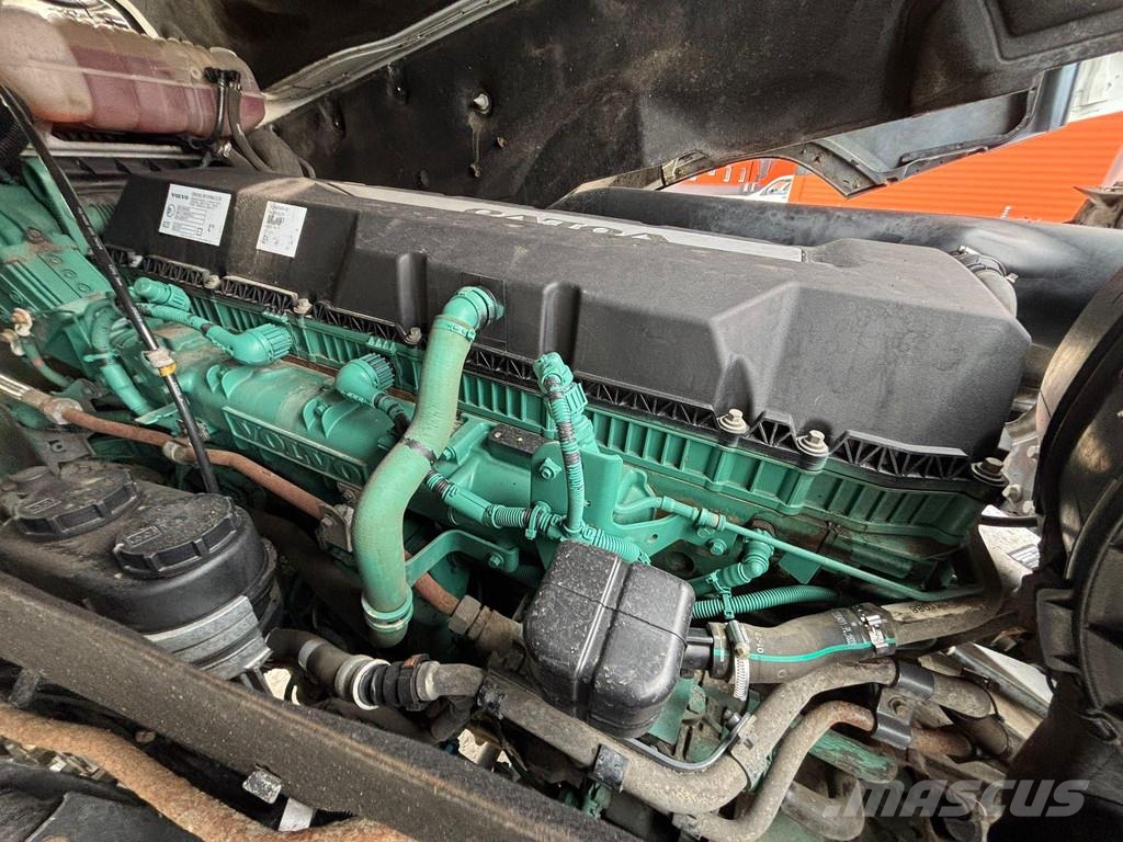 Volvo FH 540 8x4/4 FOR SALE AS CHASSIS / GLOBE XL Camiones con chasís y cabina