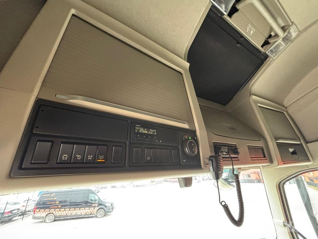 Volvo FH 540 8x4/4 FOR SALE AS CHASSIS / GLOBE XL Camiones con chasís y cabina