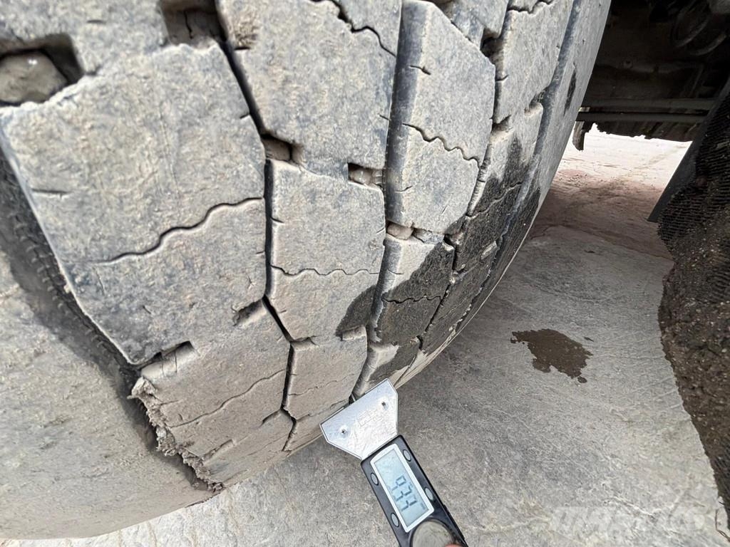 Volvo FH 540 8x4/4 FOR SALE AS CHASSIS / GLOBE XL Camiones con chasís y cabina
