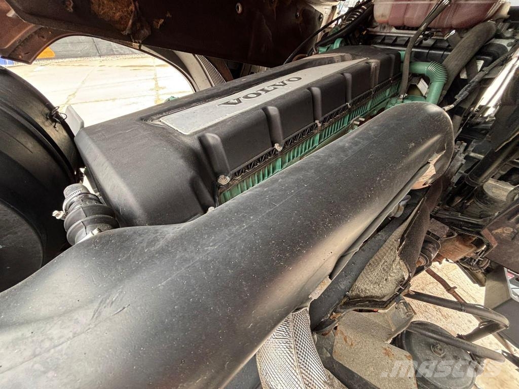 Volvo FH 540 8x4/4 FOR SALE AS CHASSIS / GLOBE XL Camiones con chasís y cabina