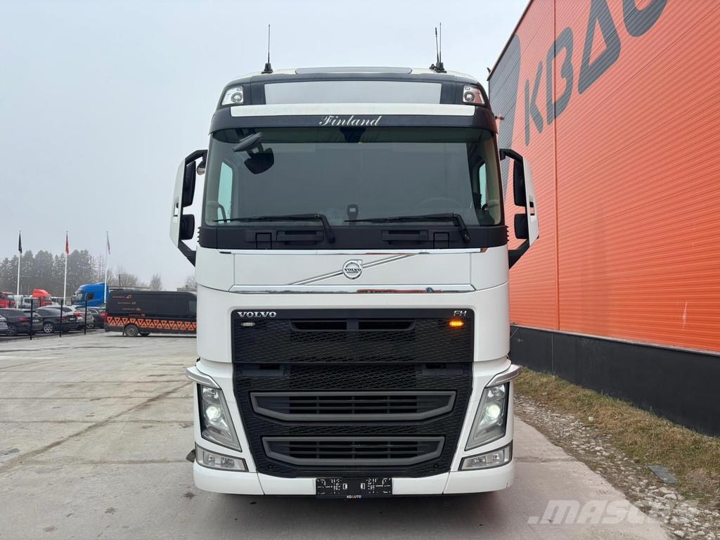 Volvo FH 540 8x4/4 FOR SALE AS CHASSIS / GLOBE XL Camiones con chasís y cabina
