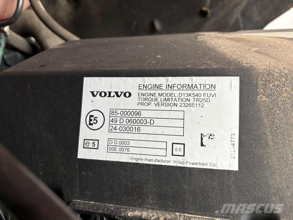 Volvo FH 540 8x4/4 FOR SALE AS CHASSIS / GLOBE XL Camiones con chasís y cabina