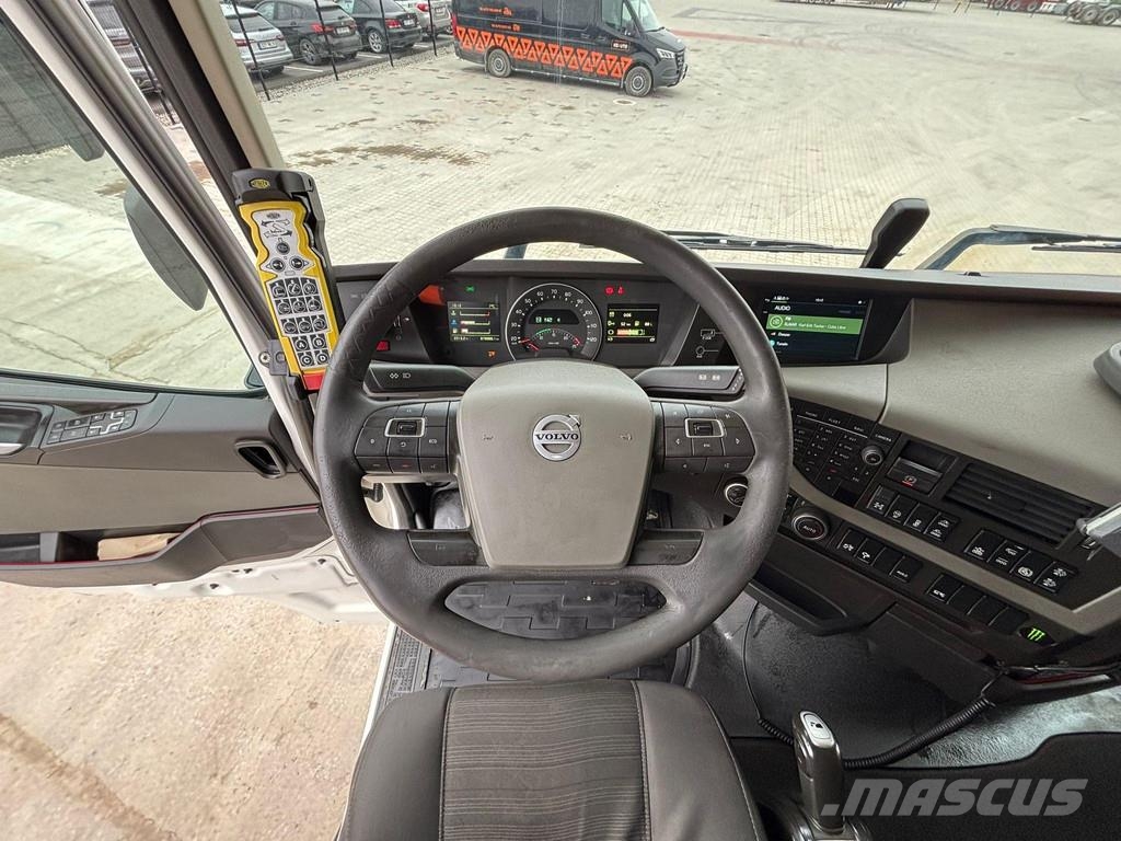 Volvo FH 540 8x4/4 FOR SALE AS CHASSIS / GLOBE XL Camiones con chasís y cabina
