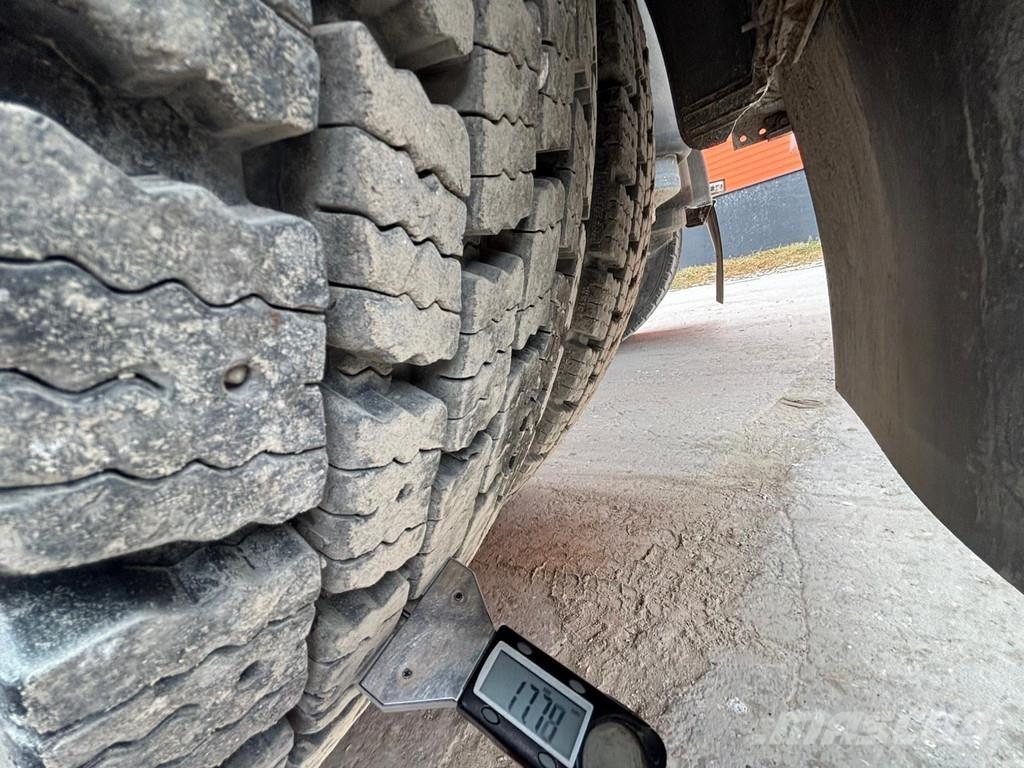 Volvo FH 540 8x4/4 FOR SALE AS CHASSIS / GLOBE XL Camiones con chasís y cabina