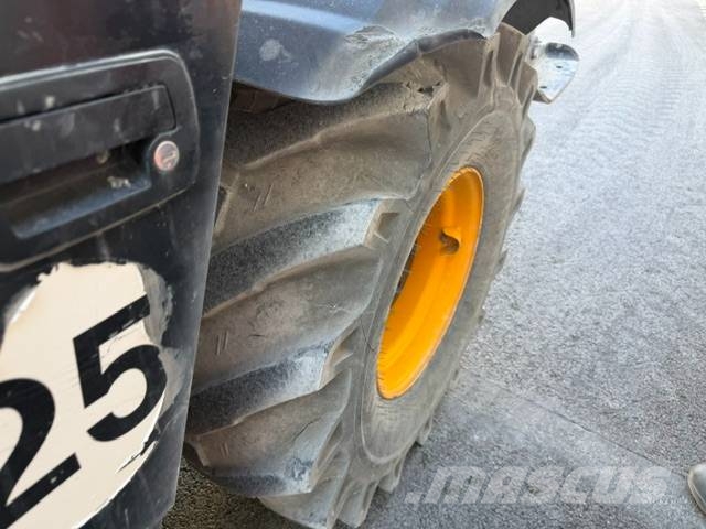 JCB Hydradig Pelle sur pneus
