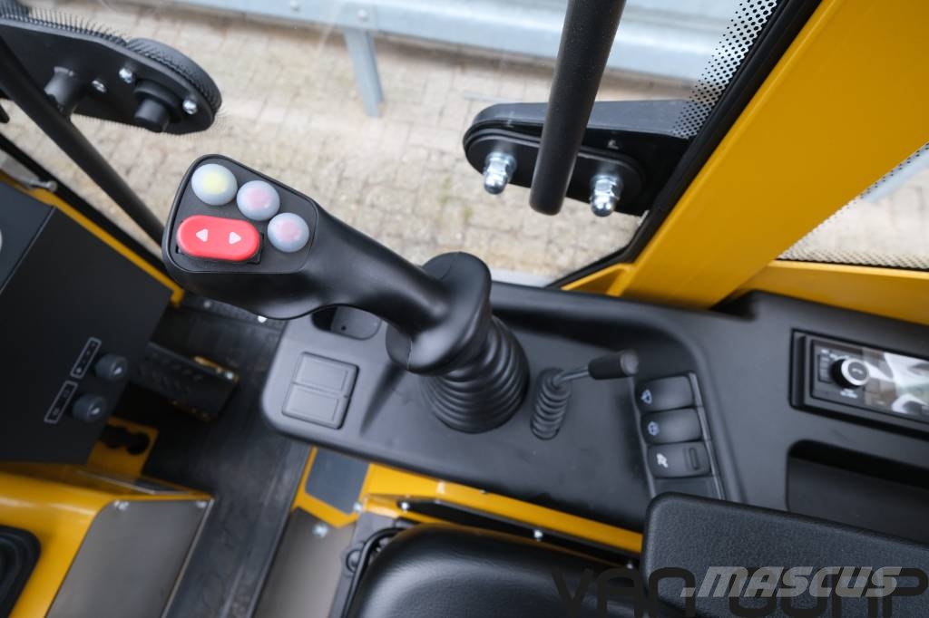 Eurotrac W12 CS | 2026 | Euro Giant | Iekrāvēji uz riteņiem