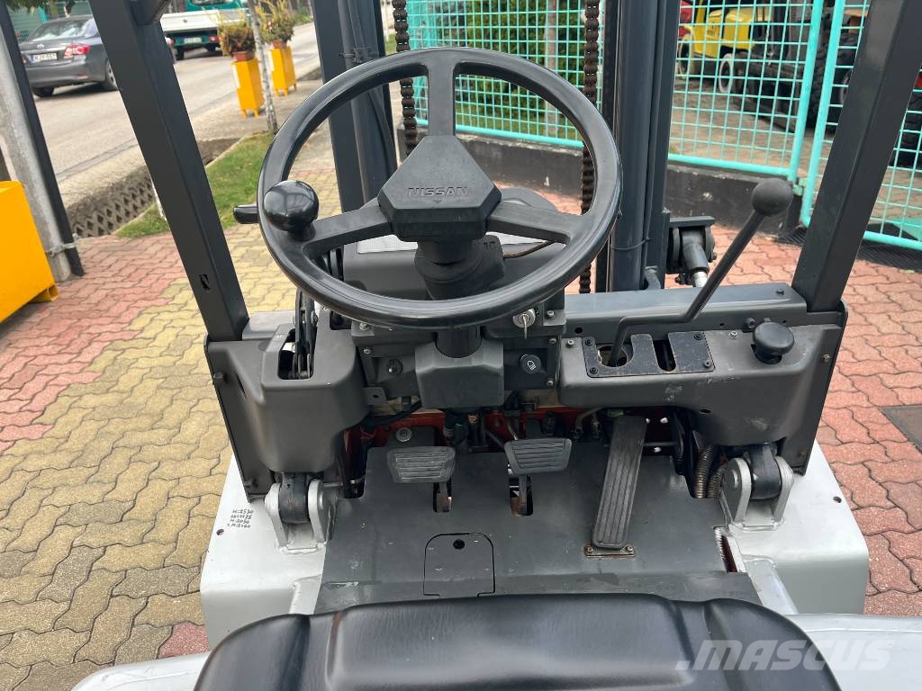 Nissan FJ02-A20D V-2798 OB شاحنات الديزل