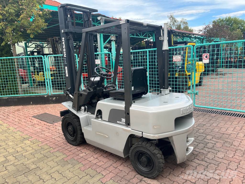Nissan FJ02-A20D V-2798 OB شاحنات الديزل