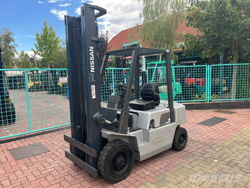 Nissan FJ02-A20D V-2798 OB شاحنات الديزل