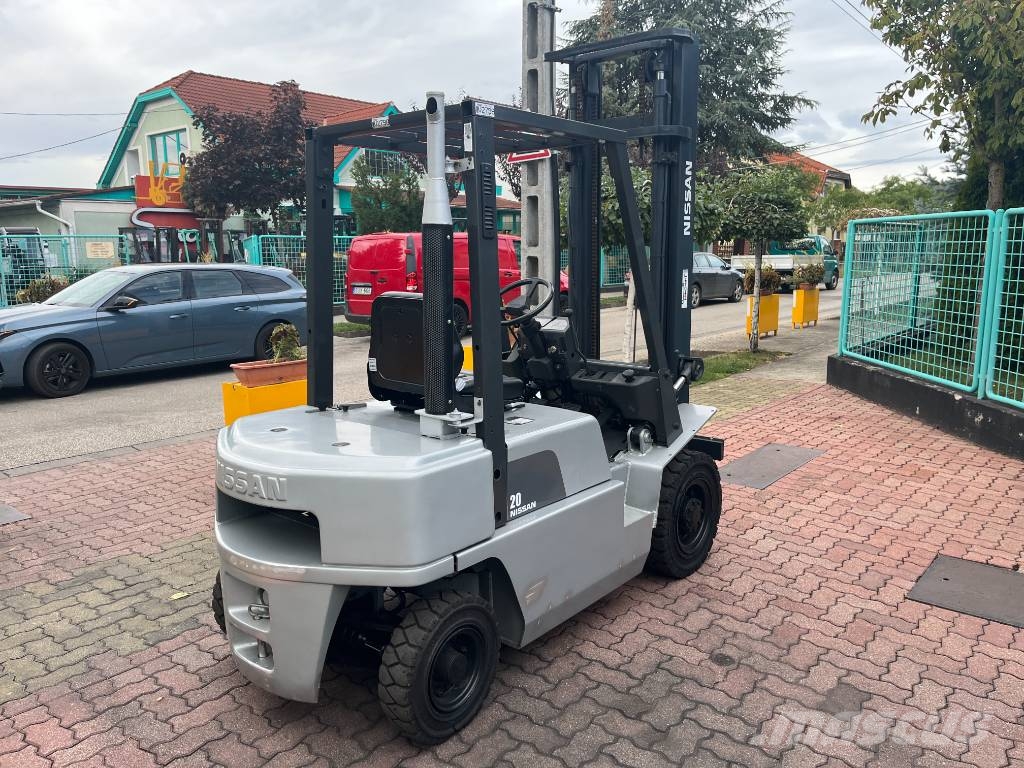 Nissan FJ02-A20D V-2798 OB شاحنات الديزل
