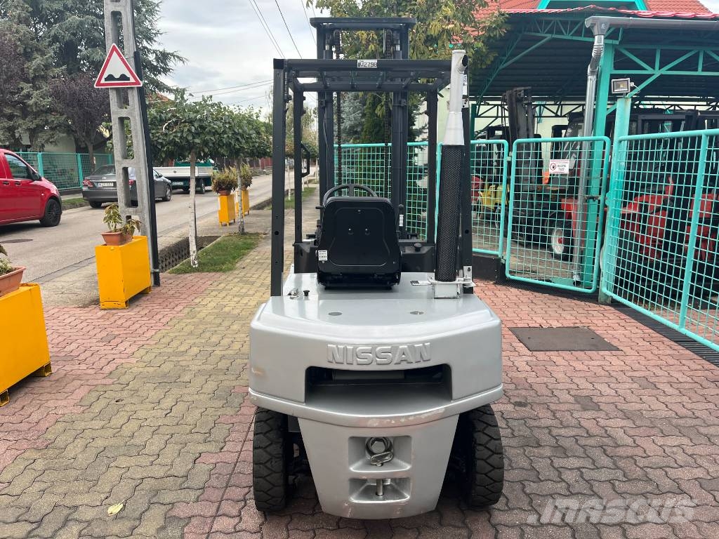 Nissan FJ02-A20D V-2798 OB شاحنات الديزل