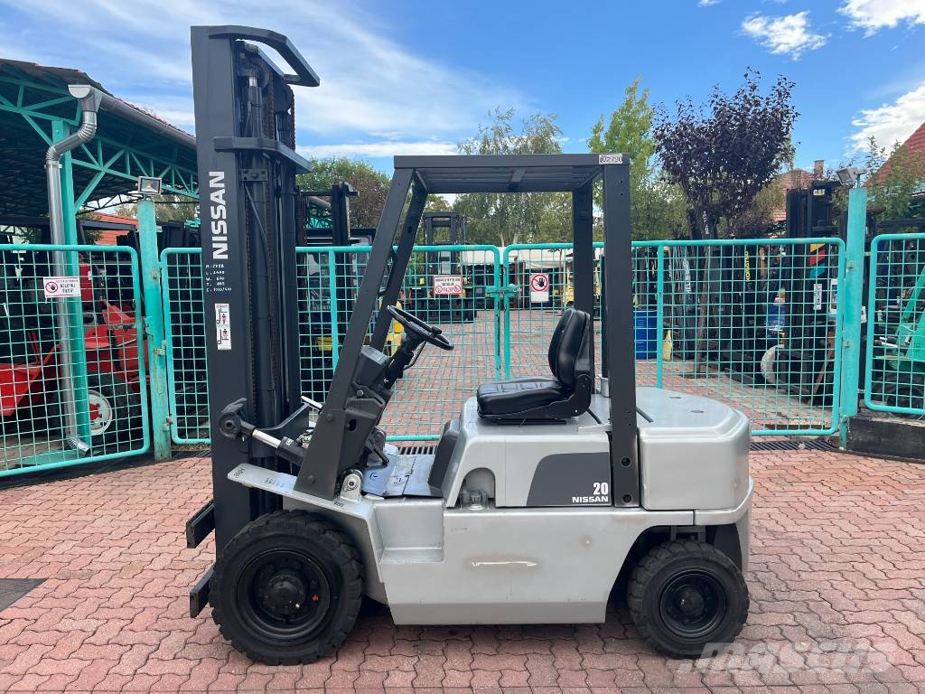 Nissan FJ02-A20D V-2798 OB شاحنات الديزل