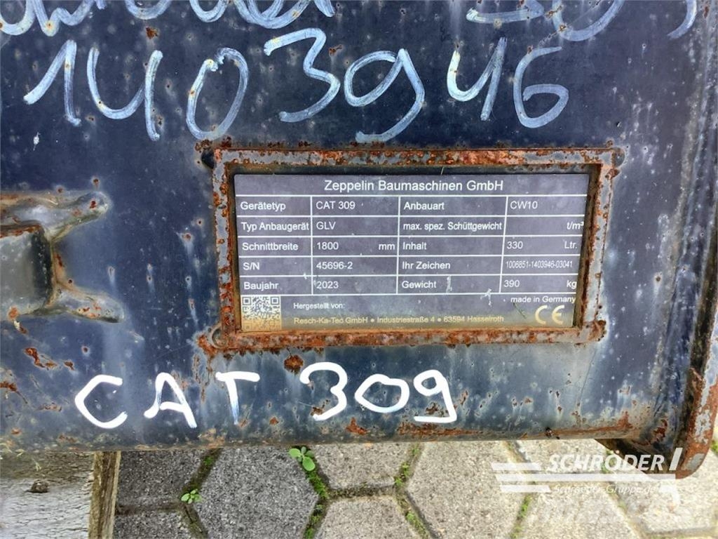CAT GRABENRÄUMLÖFFEL 1,80 M HYDR. SCHWENKBAR Tilbehør til frontlæsser