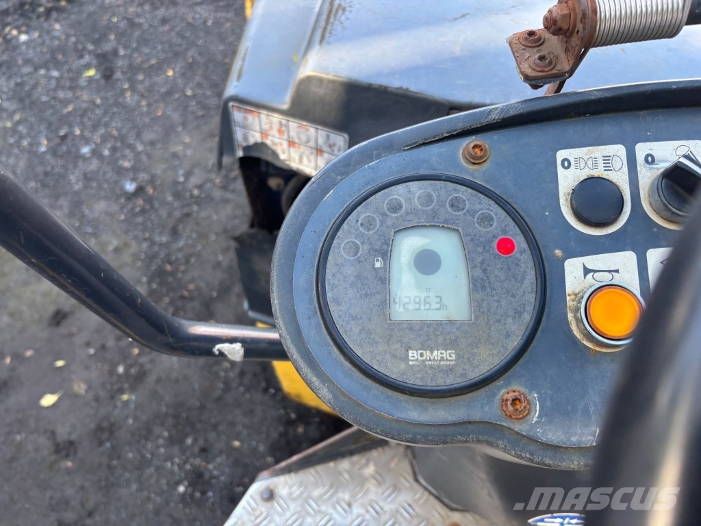Bomag AD 120-4 Divvalču grunts veltņi