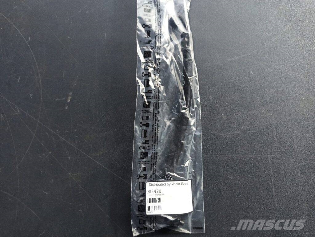 Volvo COMPRESSOR HOSE 983470 发动机