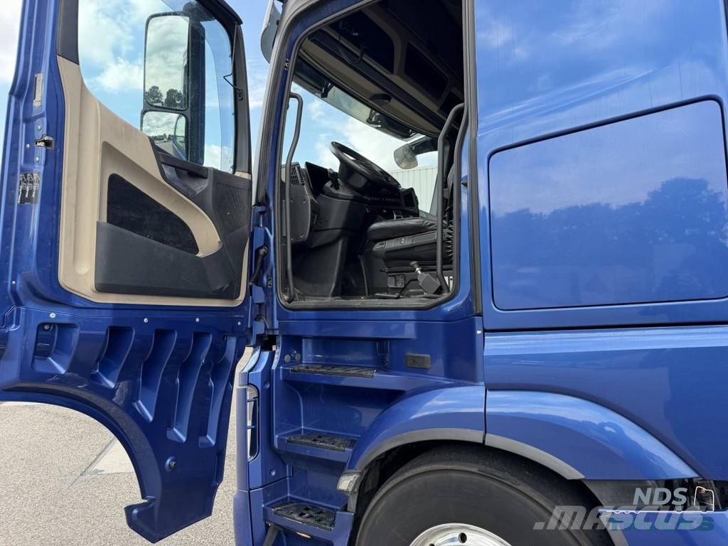 Mercedes-Benz Actros 1953 - Full air Hydraulic Vetopöytäautot