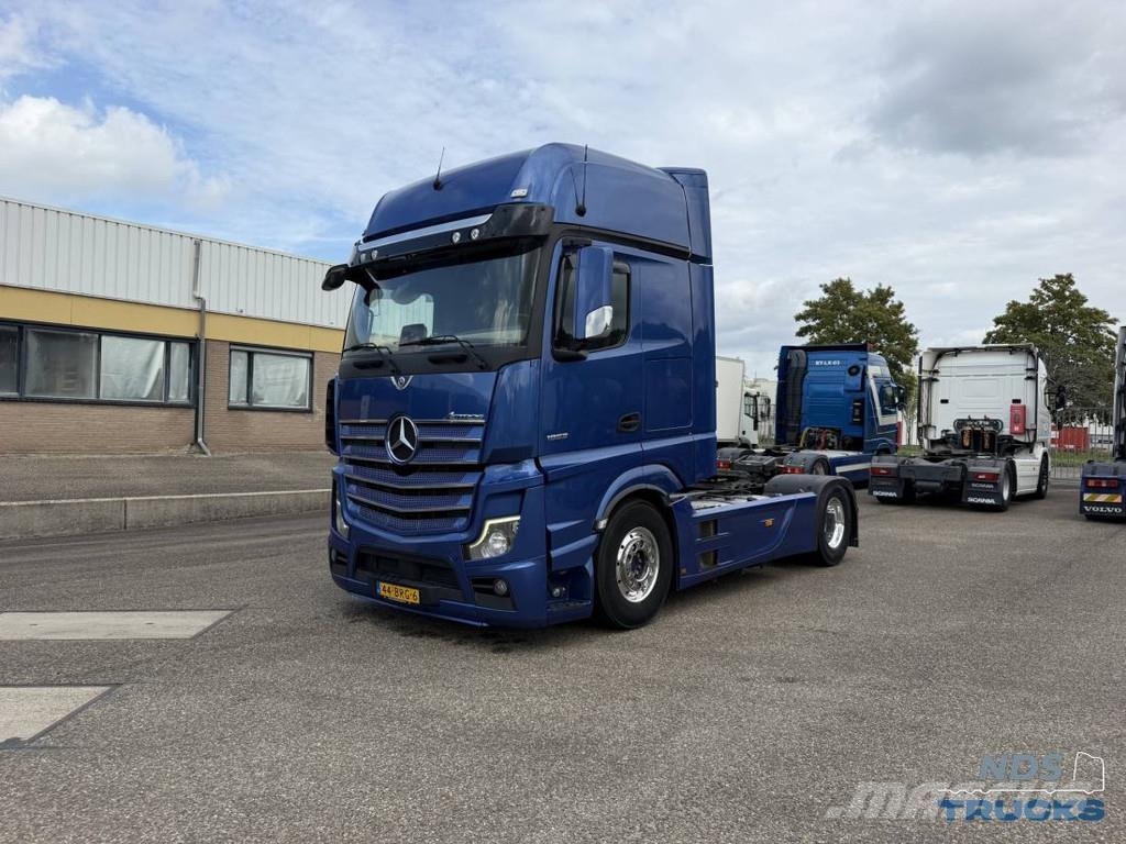 Mercedes-Benz Actros 1953 - Full air Hydraulic Vetopöytäautot