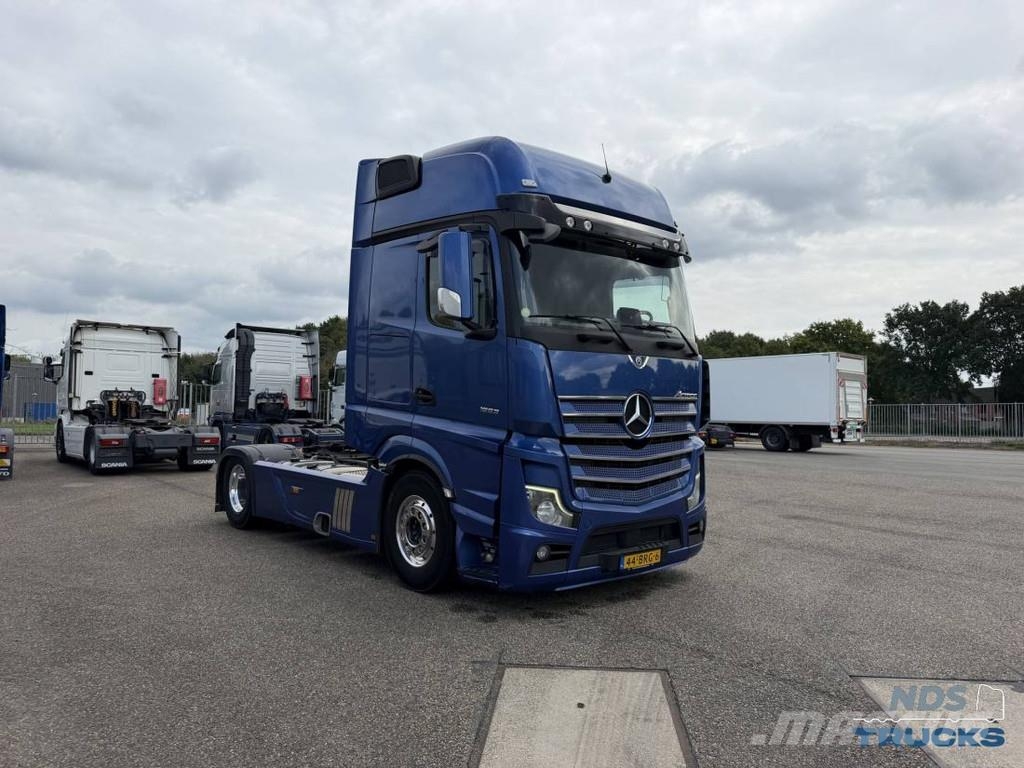 Mercedes-Benz Actros 1953 - Full air Hydraulic Vetopöytäautot