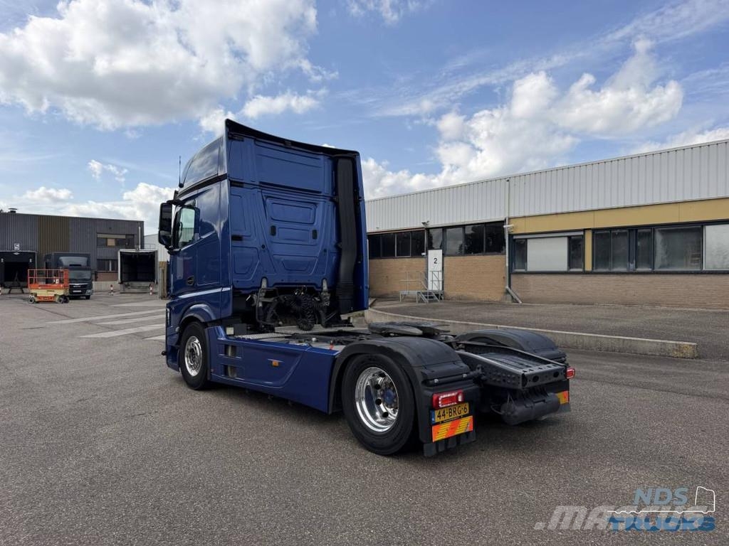 Mercedes-Benz Actros 1953 - Full air Hydraulic Vetopöytäautot
