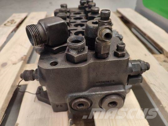 JCB 535-95 (26015700 hydrauilic distributor Hidráulicos