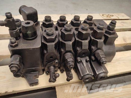 JCB 535-95 (26015700 hydrauilic distributor Hidráulicos