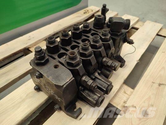 JCB 535-95 (26015700 hydrauilic distributor Hidráulicos