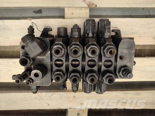 JCB 535-95 (26015700 hydrauilic distributor Hidráulicos