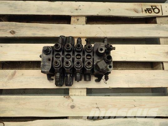 JCB 535-95 (26015700 hydrauilic distributor Hidráulicos