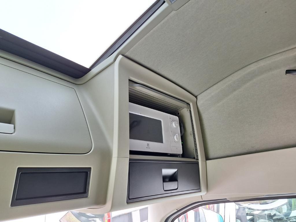 AB EKERI OY Vehicle Rigid 6x2-2 box full side opening ボックスボディー、ウイング、箱車