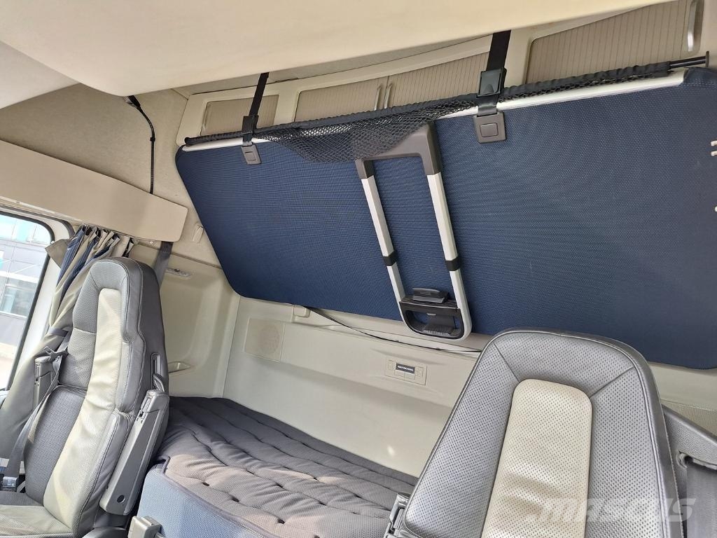 AB EKERI OY Vehicle Rigid 6x2-2 box full side opening ボックスボディー、ウイング、箱車