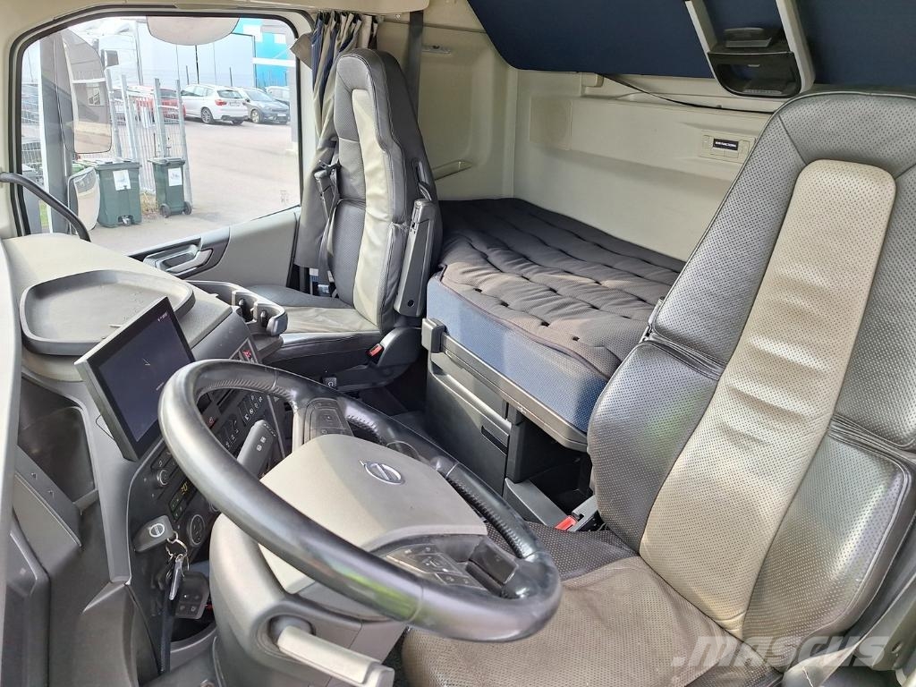 AB EKERI OY Vehicle Rigid 6x2-2 box full side opening ボックスボディー、ウイング、箱車