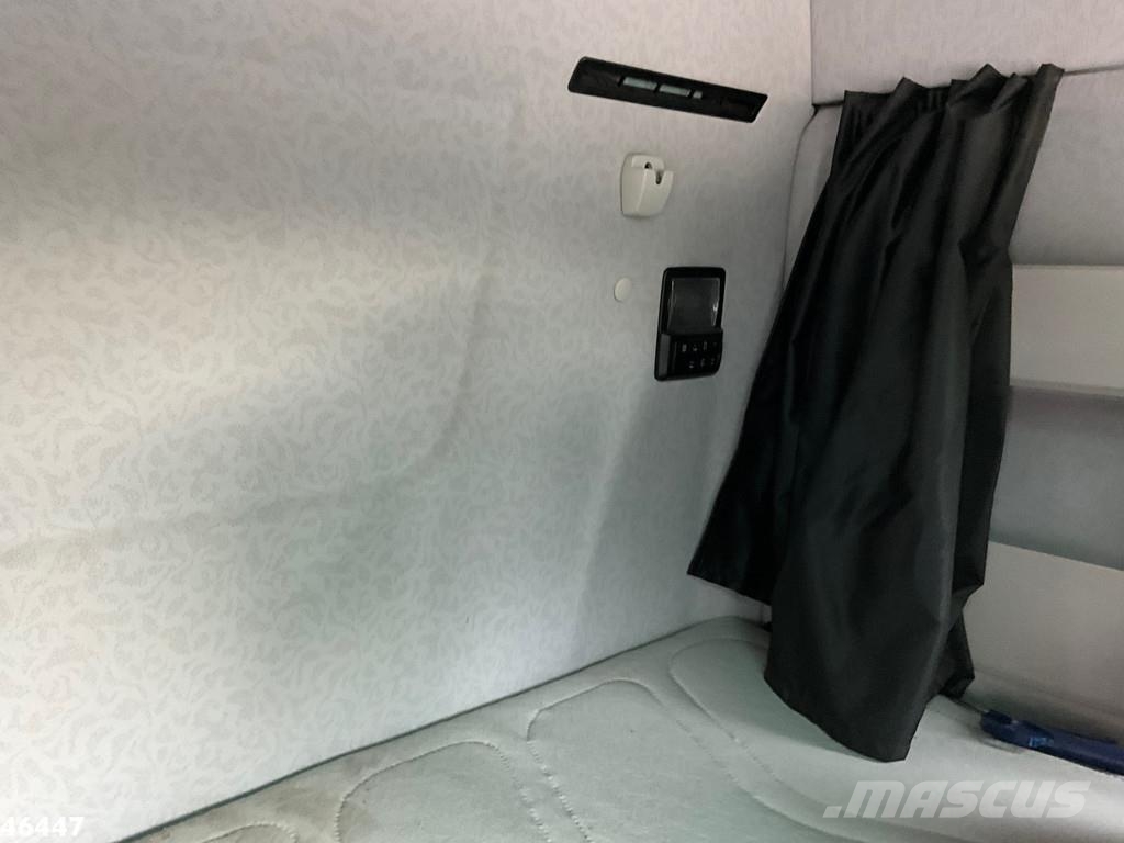 Mercedes-Benz Arocs 3251 8x4 Euro 6 Hiab 28 Tonmeter laadkraan شاحنات الرافعات الخطافية