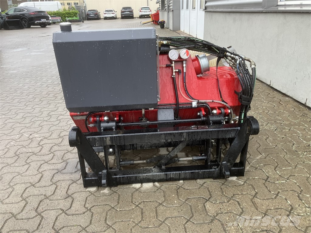 Timan Tornado 400 ماكينات الطرق والجليد الأخرى