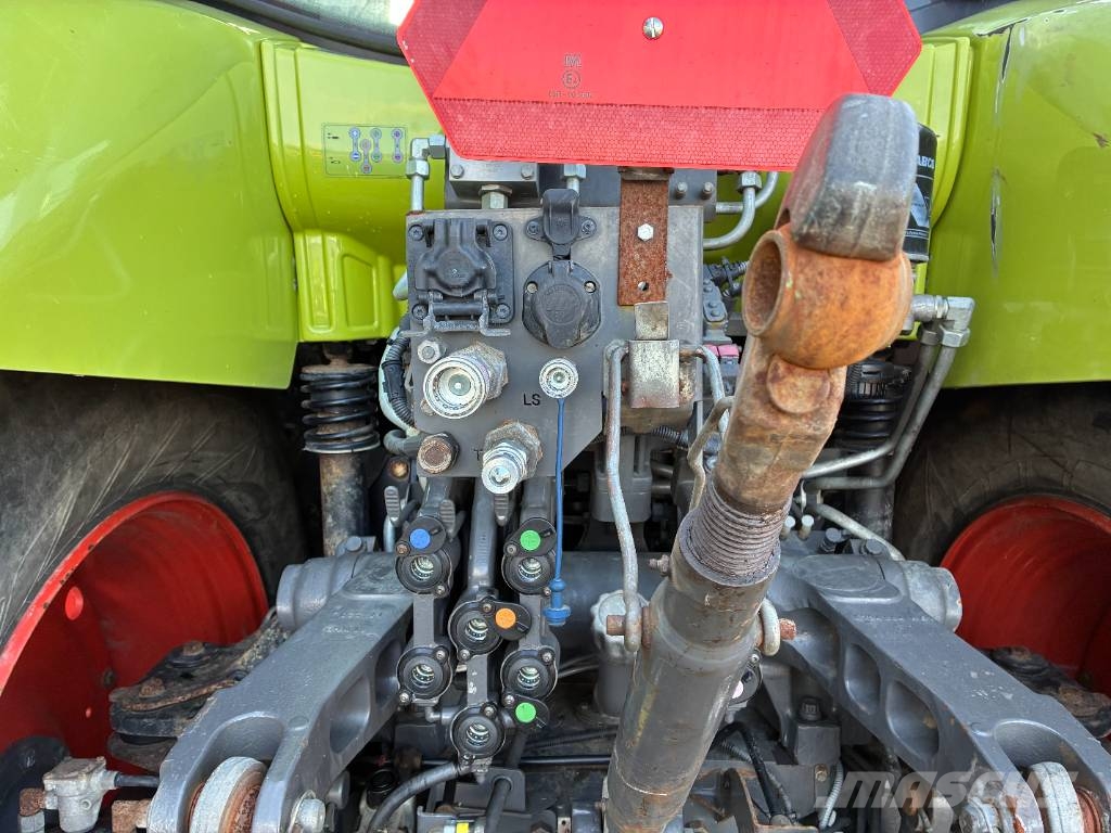 CLAAS Axion 800 Traktori