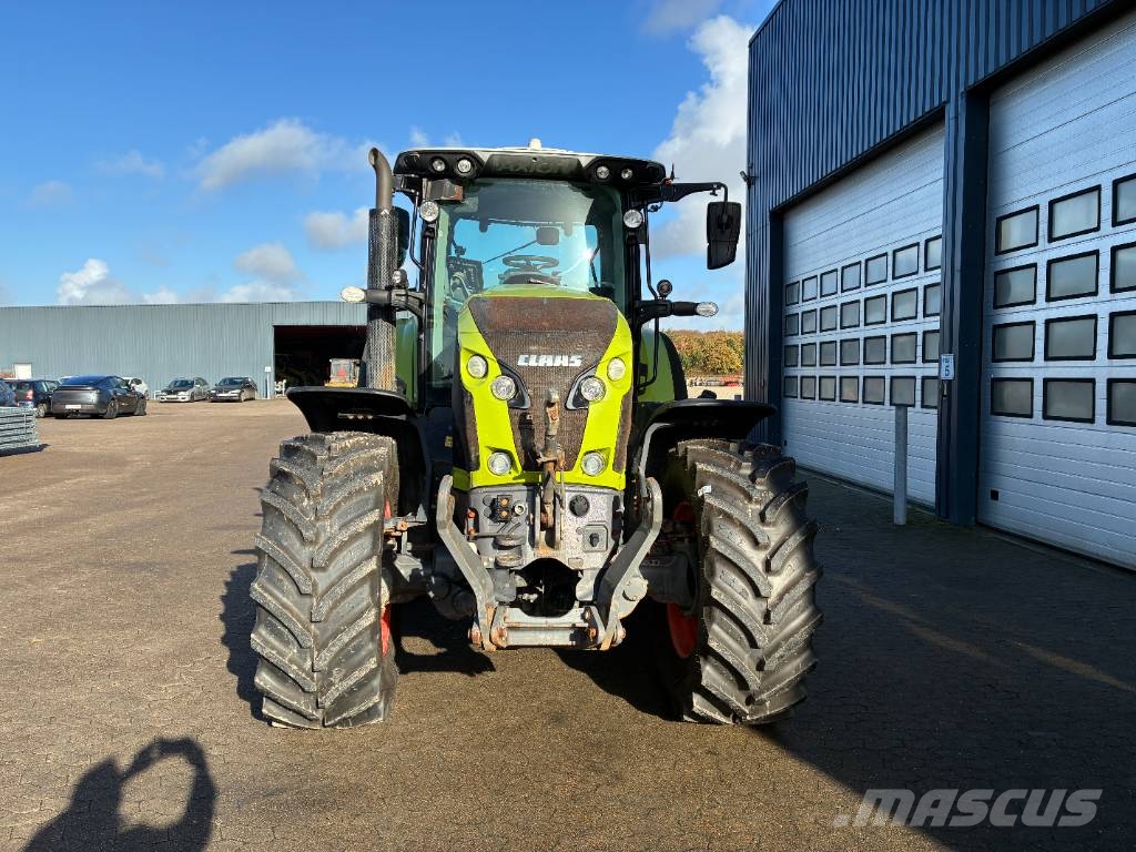 CLAAS Axion 800 Traktori