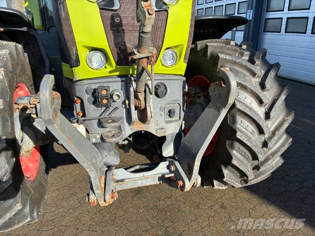 CLAAS Axion 800 Traktori
