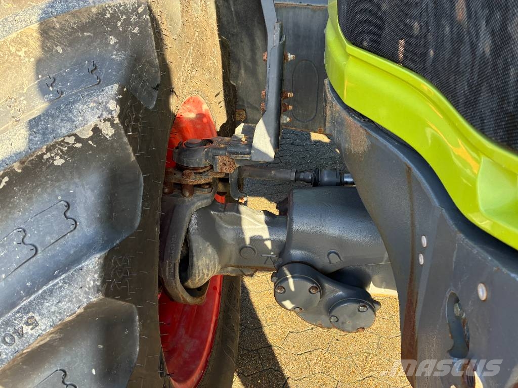 CLAAS Axion 800 Traktori