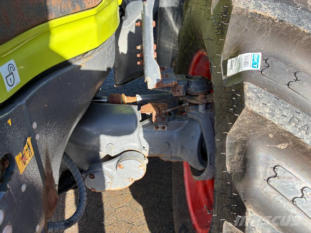 CLAAS Axion 800 Traktori
