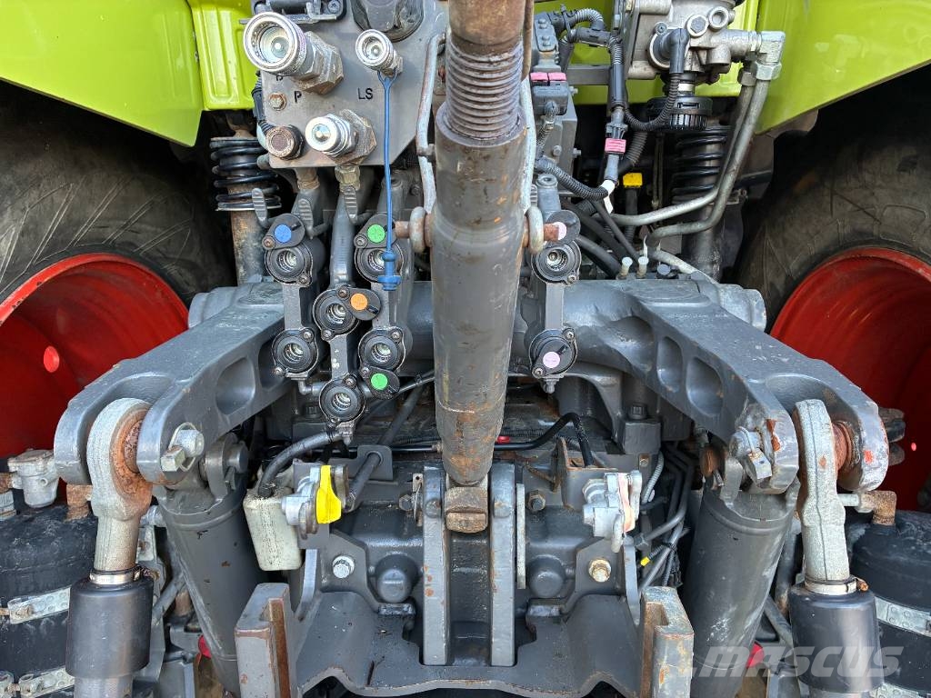 CLAAS Axion 800 Traktori
