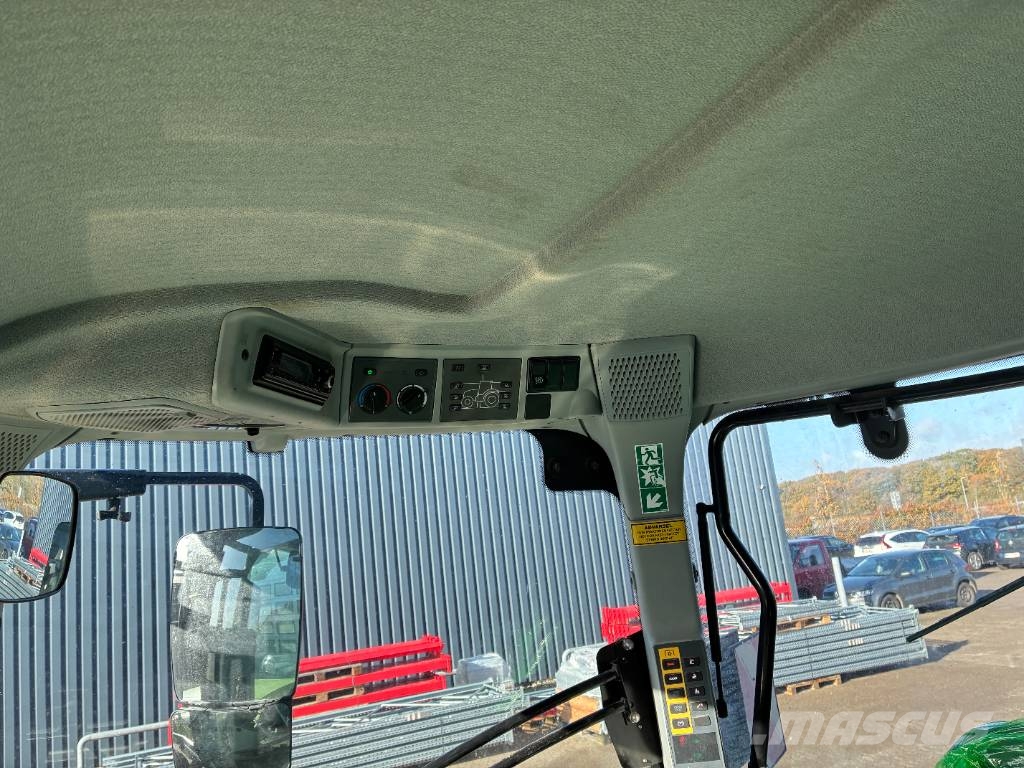 CLAAS Axion 800 Traktori