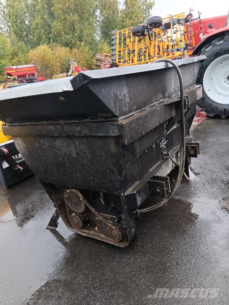 Omavalmiste Kauhahiekoitin 140 Sand- och saltspridare