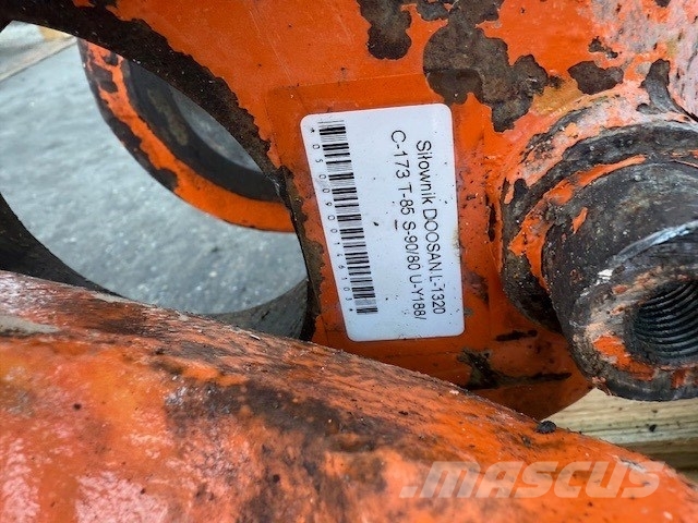 Doosan DL 300 USED HYDRAULIC CYLINDER Hidráulicos