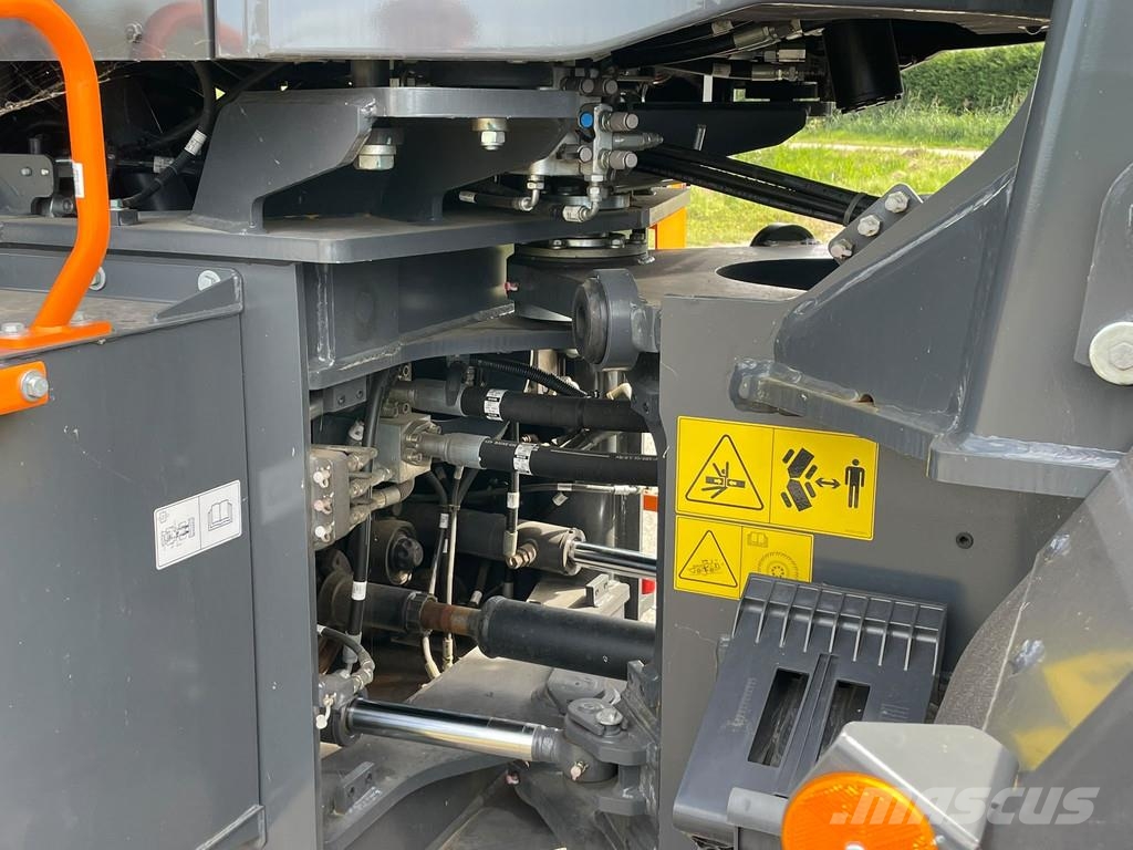 Develon DL280-7 لوادر بعجل