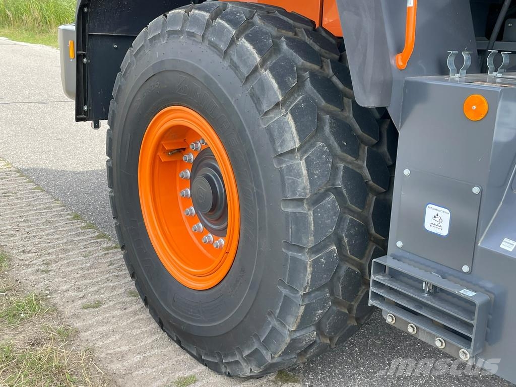 Develon DL280-7 لوادر بعجل