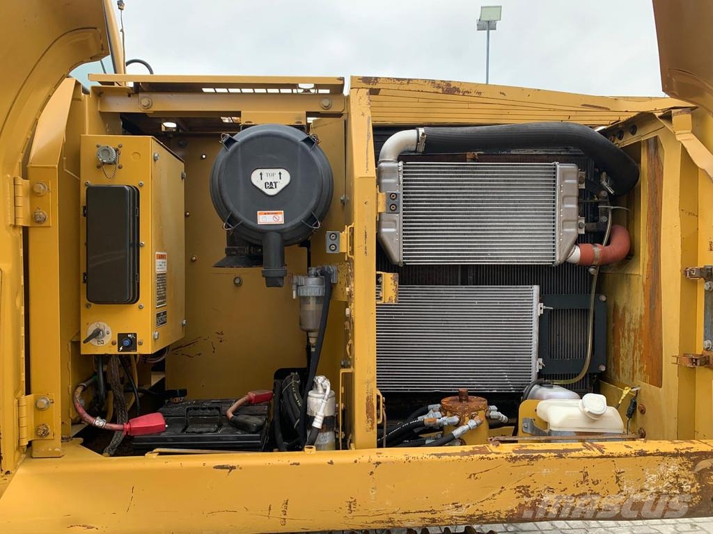 CAT 320 C . Bagri goseničarji