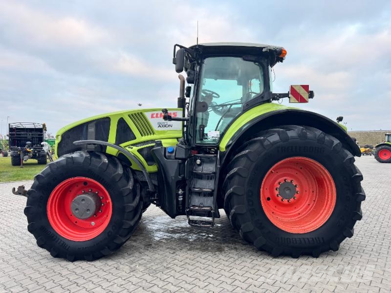 CLAAS AXION 920 Tractors