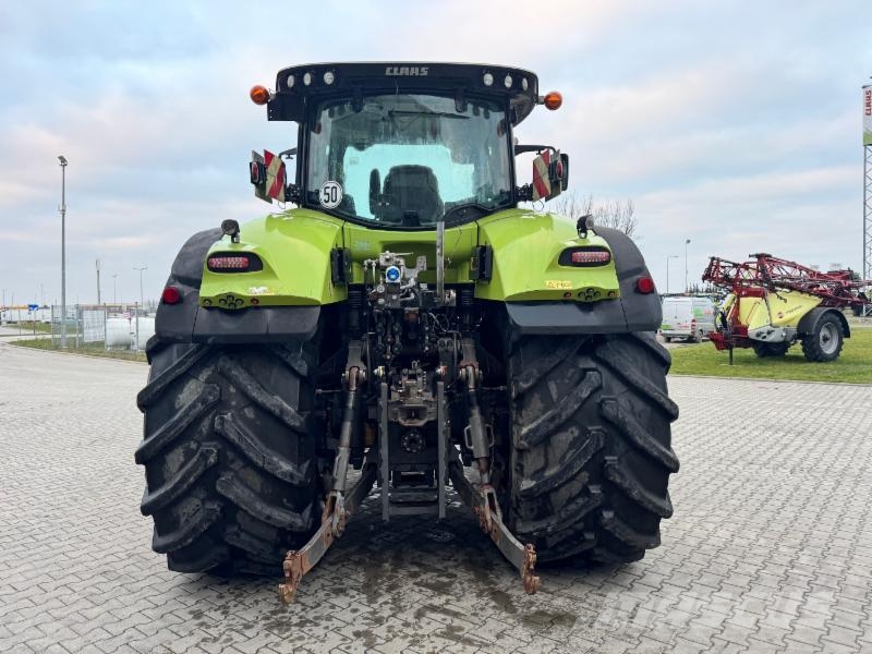 CLAAS AXION 920 Tractors