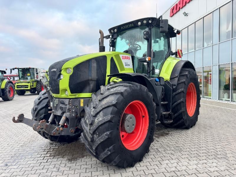 CLAAS AXION 920 Traktori